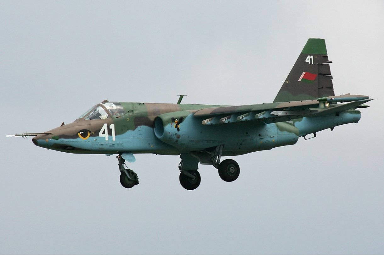 Rusia entrena a pilotos bielorrusos para operar cazas con “cabezas nucleares especiales”