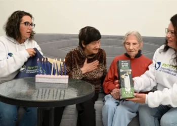 ONG lanzan programas por Janucá para llevar alegría a los mayores