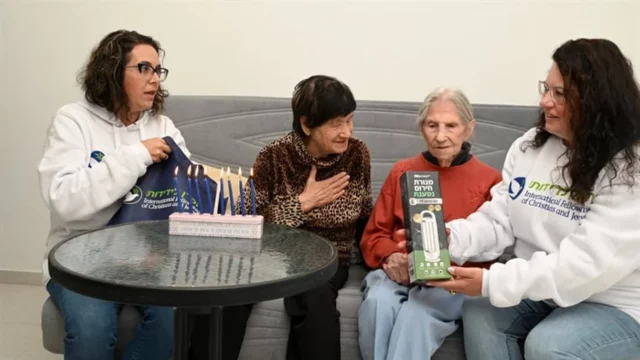 ONG lanzan programas por Janucá para llevar alegría a los mayores