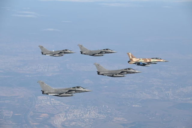 Israel y Francia realizan ejercicios conjuntos de ataques aéreos 