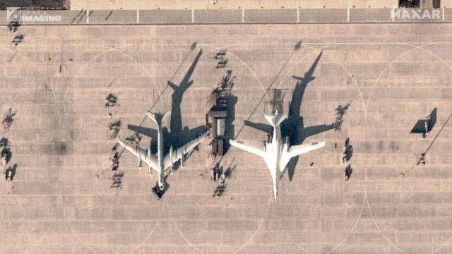 Rusia “estaciona” 12 bombarderos Tu-95 y Tu-160 en la base aérea de Engels-2