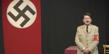 Alumnos británicos hacen el saludo nazi durante una obra escolar