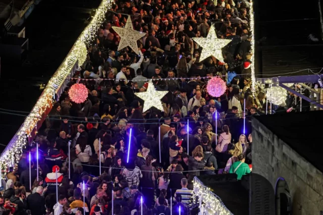 Árbol de navidad en la Ciudad Vieja de Jerusalén