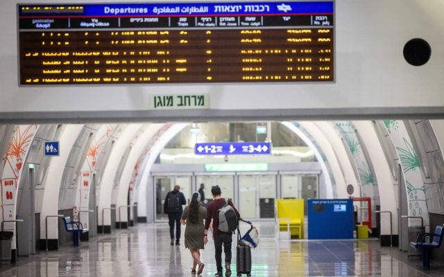 Los israelíes esperan en promedio de 14 minutos en el transporte público