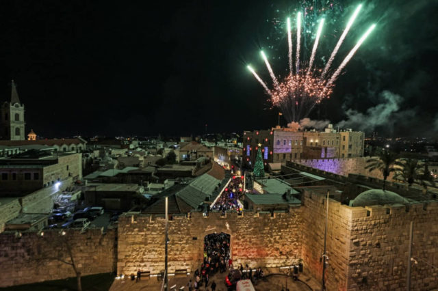 Árbol de navidad en la Ciudad Vieja de Jerusalén