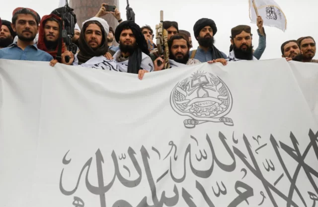 Los talibanes se reúnen con el presidente de los Emiratos Árabes Unidos