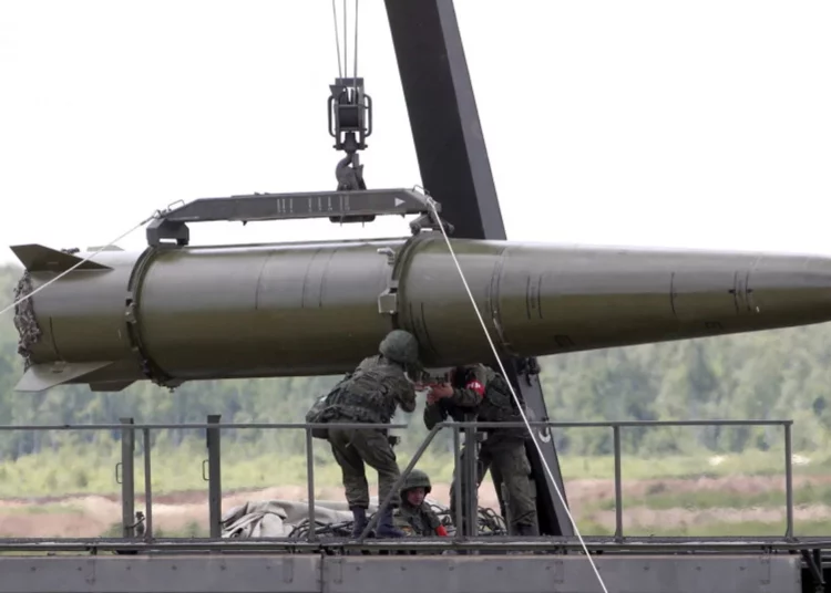 Empresas extranjeras ayudan a guiar los misiles rusos lanzados contra Ucrania