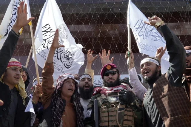 Los talibanes llevan a cabo su primera ejecución pública desde que retomaron el control de Afganistán