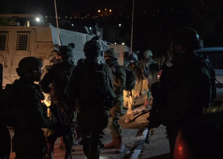 Tropas israelíes son atacadas por palestinos durante una redada antiterrorista en Judea y Samaria