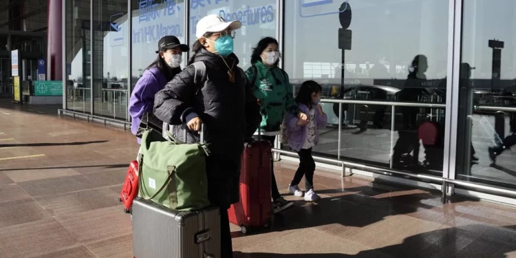 EE.UU. exigirá a los viajeros procedentes de China que den negativo en las pruebas de COVID