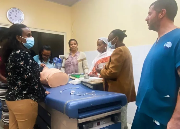 Médicos israelíes imparten un tratamiento de traumatismos en Etiopía
