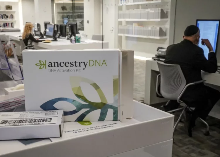 Ancestry.com ha donado 2.500 kits de ADN para ayudar a los sobrevivientes del Holocausto a encontrar familiares