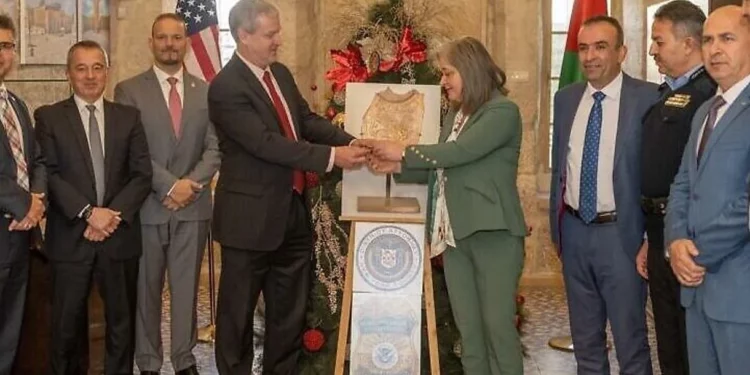 EE.UU. entrega antigüedades saqueadas a la Autoridad Palestina