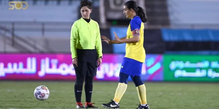 Arabia Saudita consigue la primera mujer árbitro de fútbol internacional