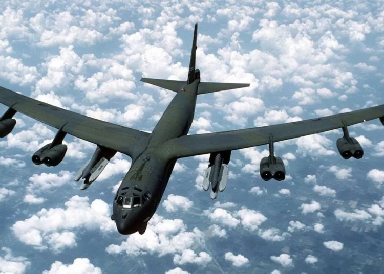Bombarderos estadounidenses B-52 llevan a cabo una misión de tres días en Guam
