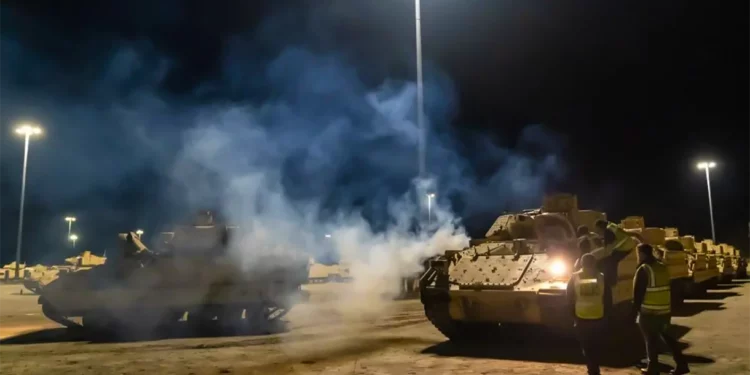 EE.UU. entrega más de 60 vehículos de combate Bradley a Ucrania