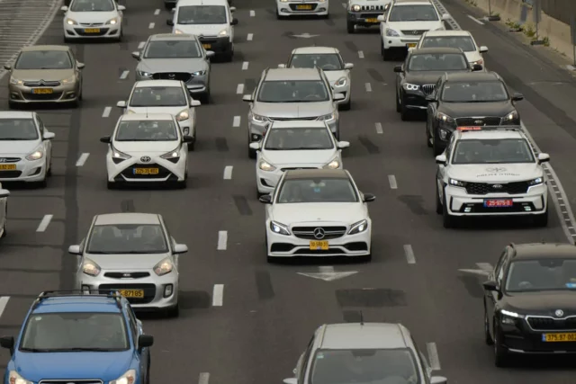 El Ministerio de Transportes reduce las restricciones de vehículos en la carretera Tel Aviv-Jerusalén