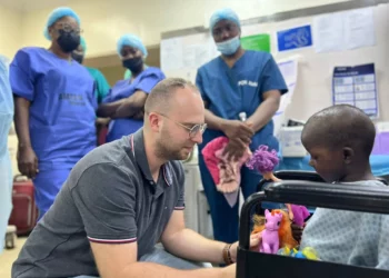 Médicos israelíes viajan a Nigeria para tratar a niños con cáncer ocular