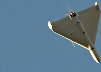 Irán está desarrollando un portaaviones para sus drones suicidas