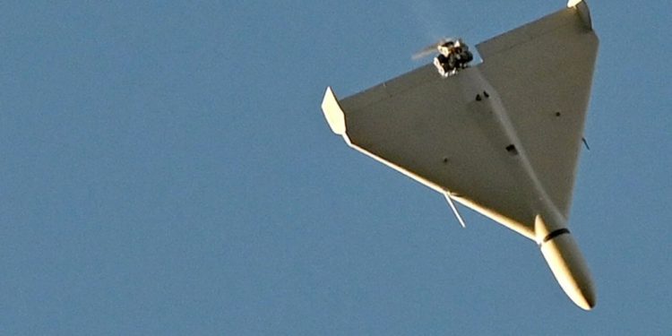 Irán está desarrollando un portaaviones para sus drones suicidas