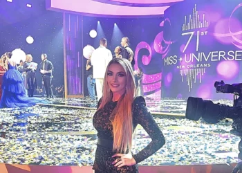 Cómo una becaria de la Misión israelí en la ONU se convirtió en jurado del Miss Universo