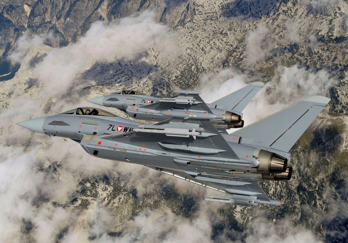 ¿Pueden los cazas rusos Su-35 triunfar sobre los Eurofighter Typhoon?