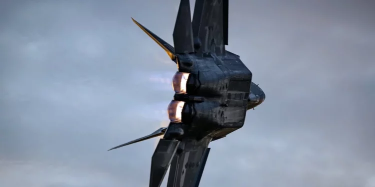 El F-22 Raptor tiene un problema de idoneidad y cibersupervivencia
