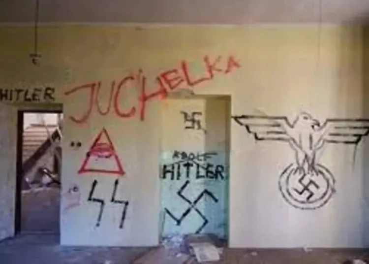 Grafiti antisemita afirma que los judíos impulsan la guerra con Rusia