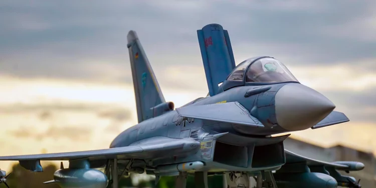 F-22 Raptor superado en armamento y maniobrabilidad por el Eurofighter Typhoon