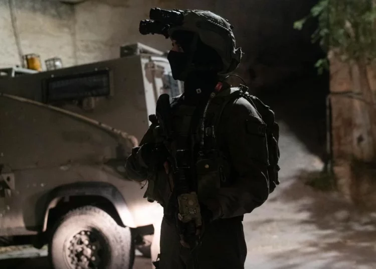 Islamistas palestinos disparan contra un guardia israelí