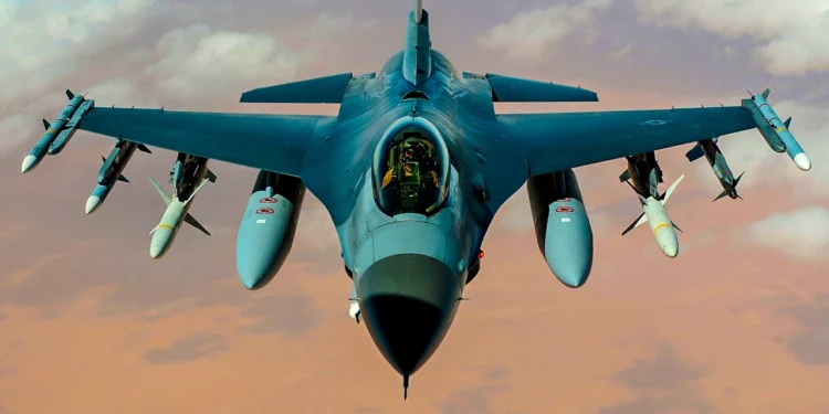 ¿Ucrania podría recibir cazas F-16?