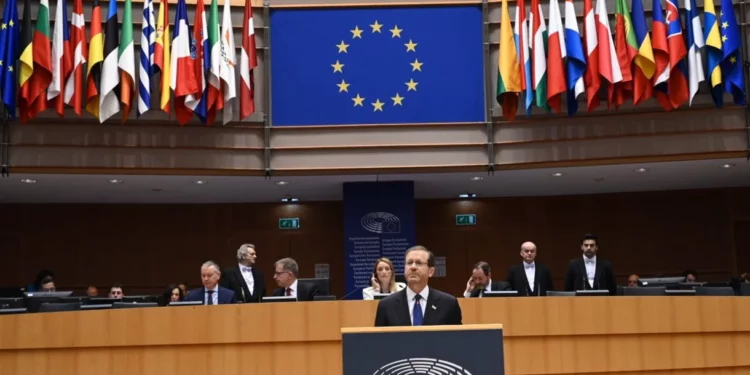 El presidente israelí insta a la Unión Europea luchar contra el antisemitismo