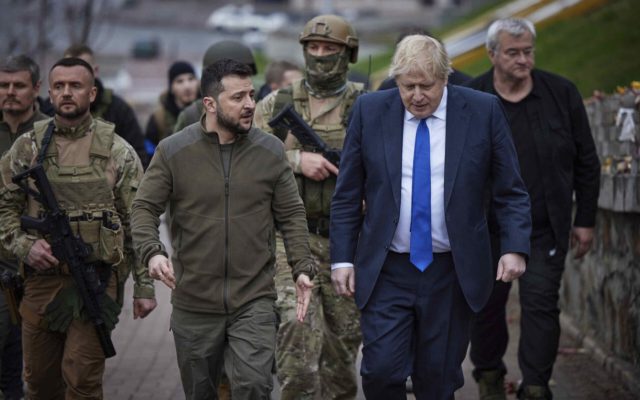 Boris Johnson revela que Putin lo amenazó con un ataque con misiles antes de invadir Ucrania