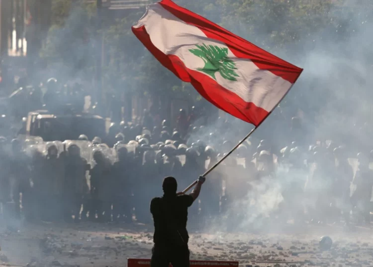 Líbano enfrenta el tercer éxodo de su población debido a las múltiples crisis