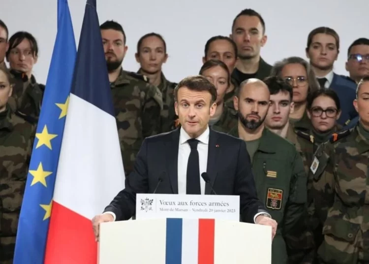 Macron quiere 400.000 millones de euros para “transformar” el ejército francés