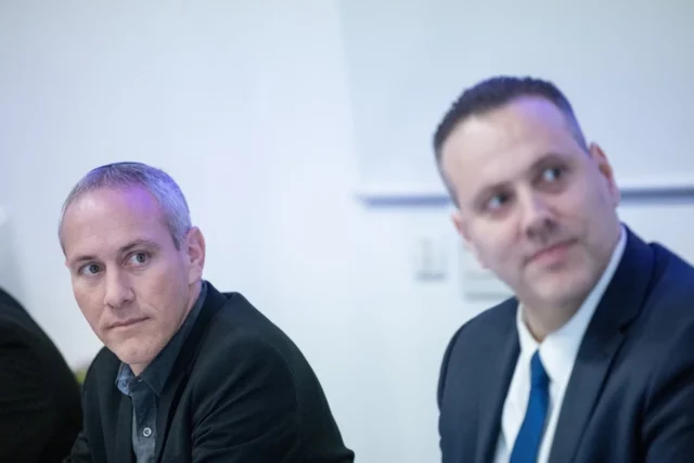 El ministro de Cultura ordena a las ciudades periféricas que cesen los eventos en Shabat lanzados por su predecesor