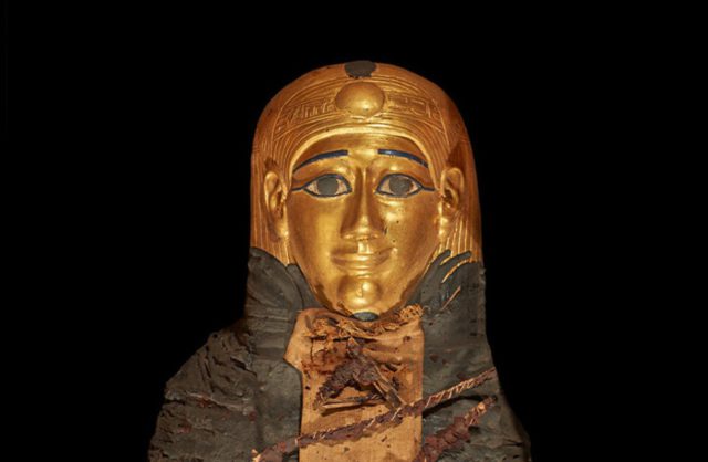 Una momia de 2.300 años se somete a una tomografía computarizada