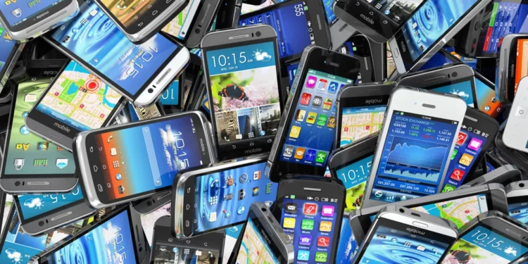 Los israelíes son cada vez más dependientes de sus teléfonos móviles