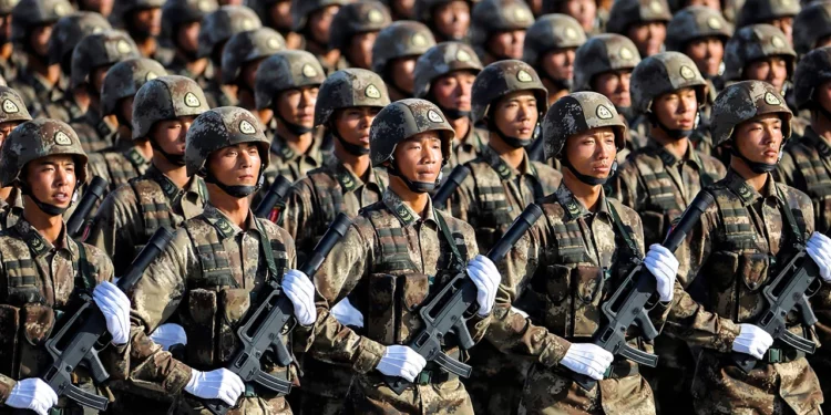 ¿Super soldados chinos?: Cascos con “realidad aumentada” y nueva tecnología bélica