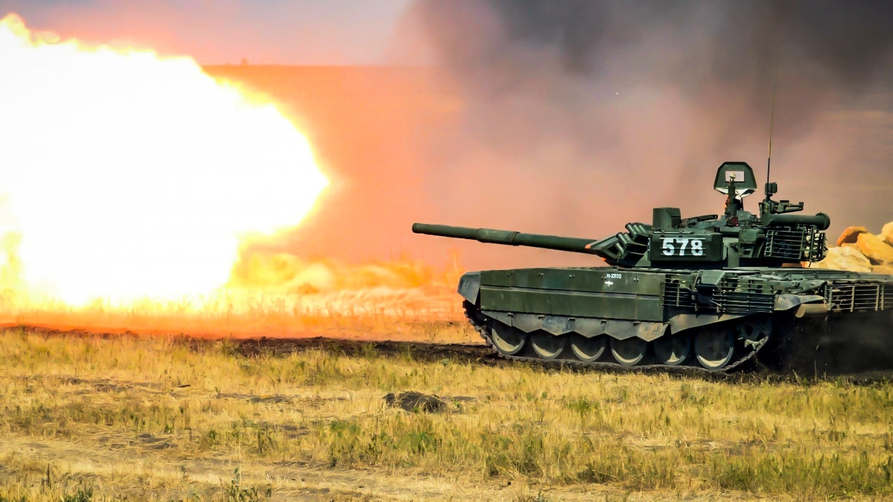 Tanques T-72 se dirigen a Ucrania para luchar contra Rusia