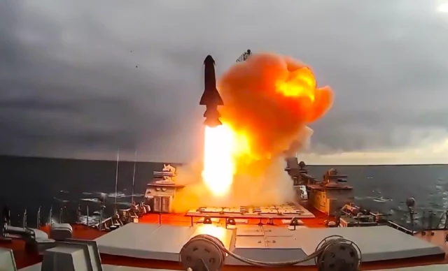 La Armada rusa prueba misiles hipersónicos en el Atlántico