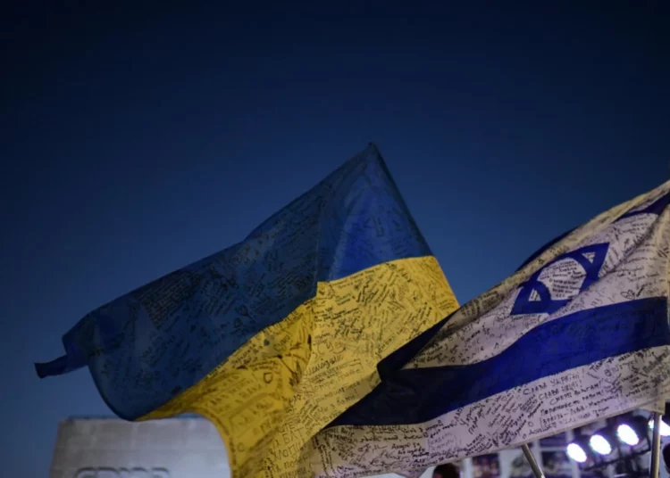 Soldado ucraniano herido regresa a casa tras recibir tratamiento en Israel
