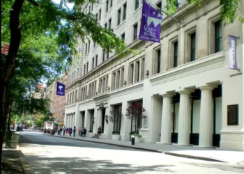 Investigan a estudiante de la NYU tras actos vandálicos antisemitas