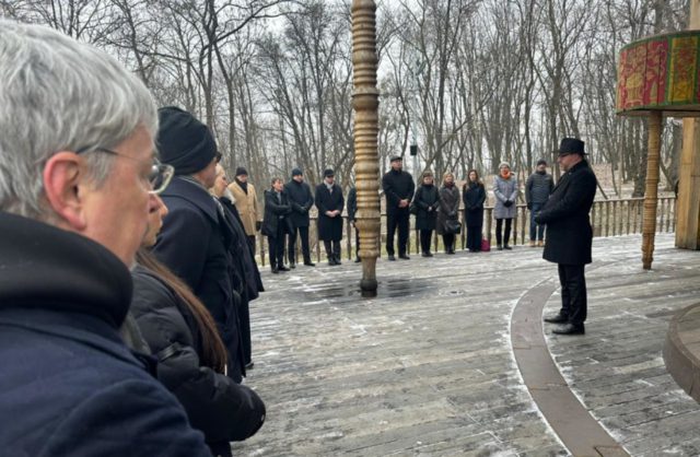 Zelensky conmemora el Día de la Memoria del Holocausto en Babyn Yar