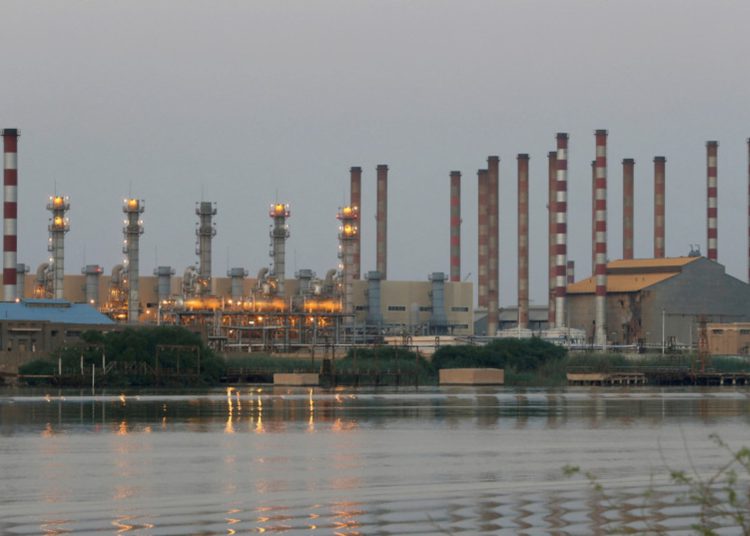 Las exportaciones de petróleo iraní alcanzaron máximos históricos en 2022