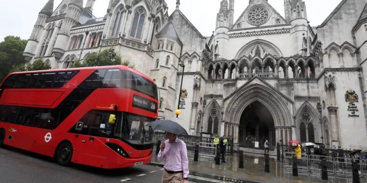 Madre judía y a su hijo son agredidos verbalmente en un transporte público del Reino Unido