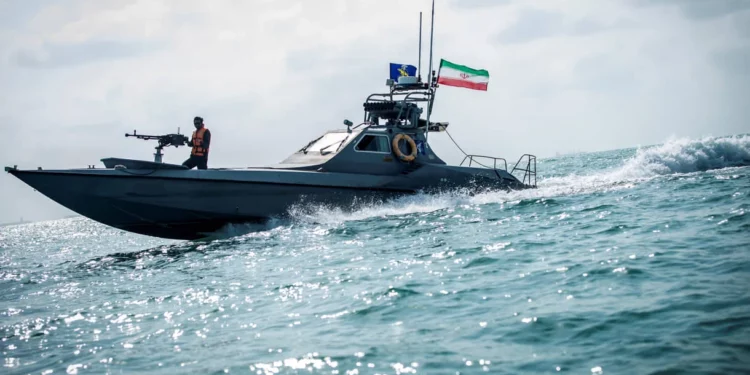 Irán usa misiles de crucero y drones durante un ejercicio militar en el Golfo Pérsico
