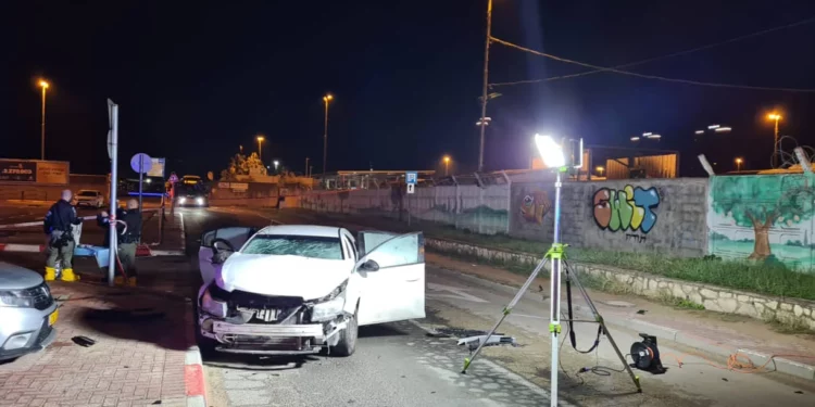 Dos residentes de Netanya resultan heridos tras la explosión de un coche
