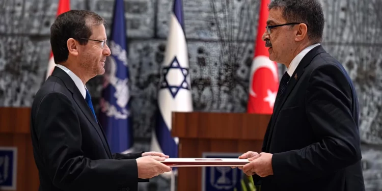 Turquía restablece lazos diplomáticos con Israel: su representante presenta credenciales