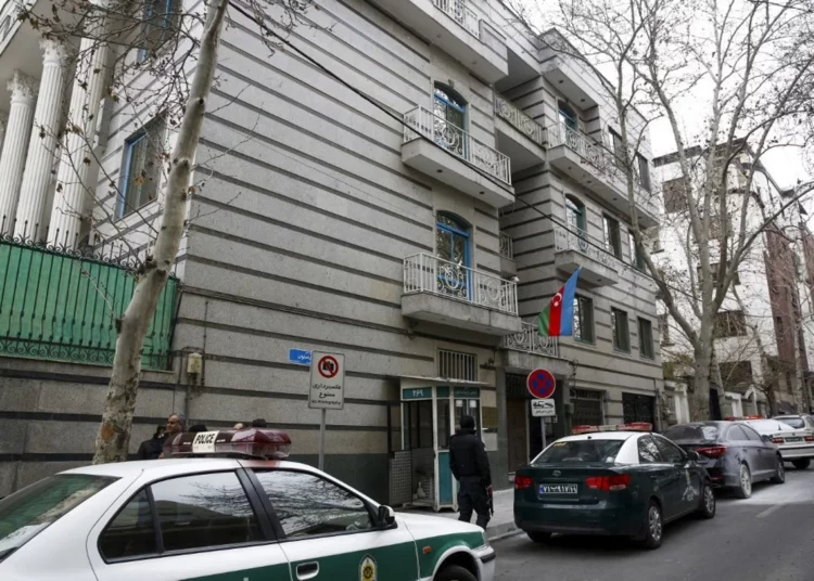 Un hombre armado mata al jefe de seguridad de la embajada de Azerbaiyán en Irán